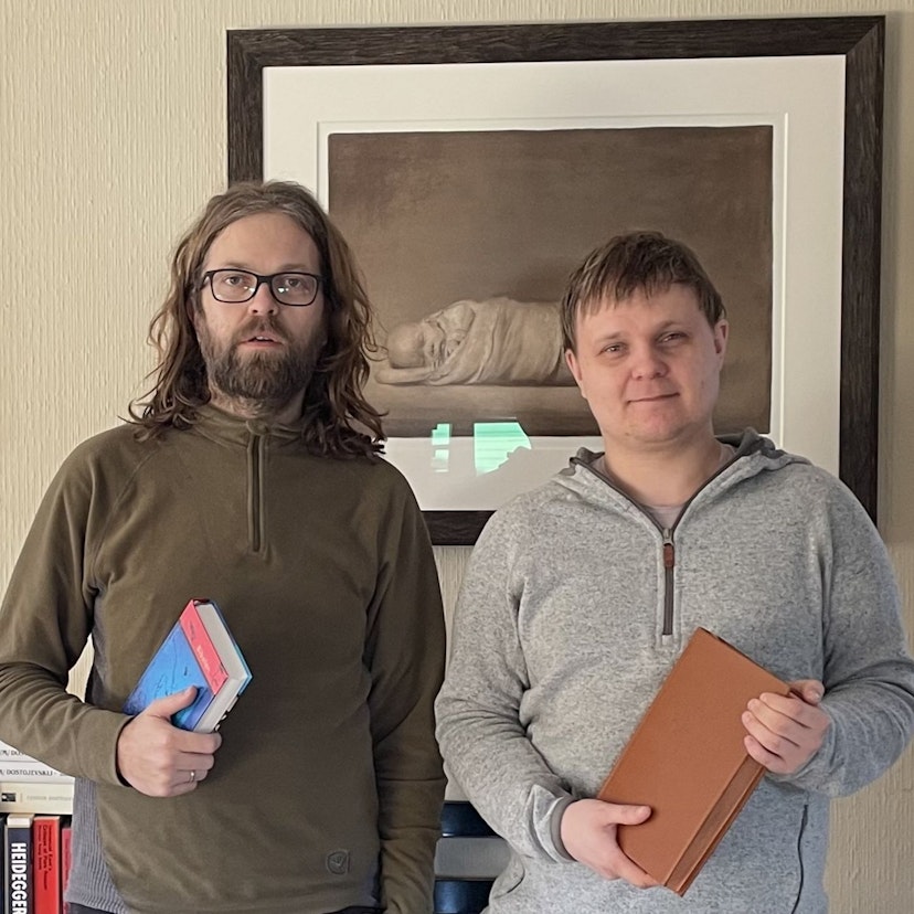 Ole Martin og Einar leser Bibelen